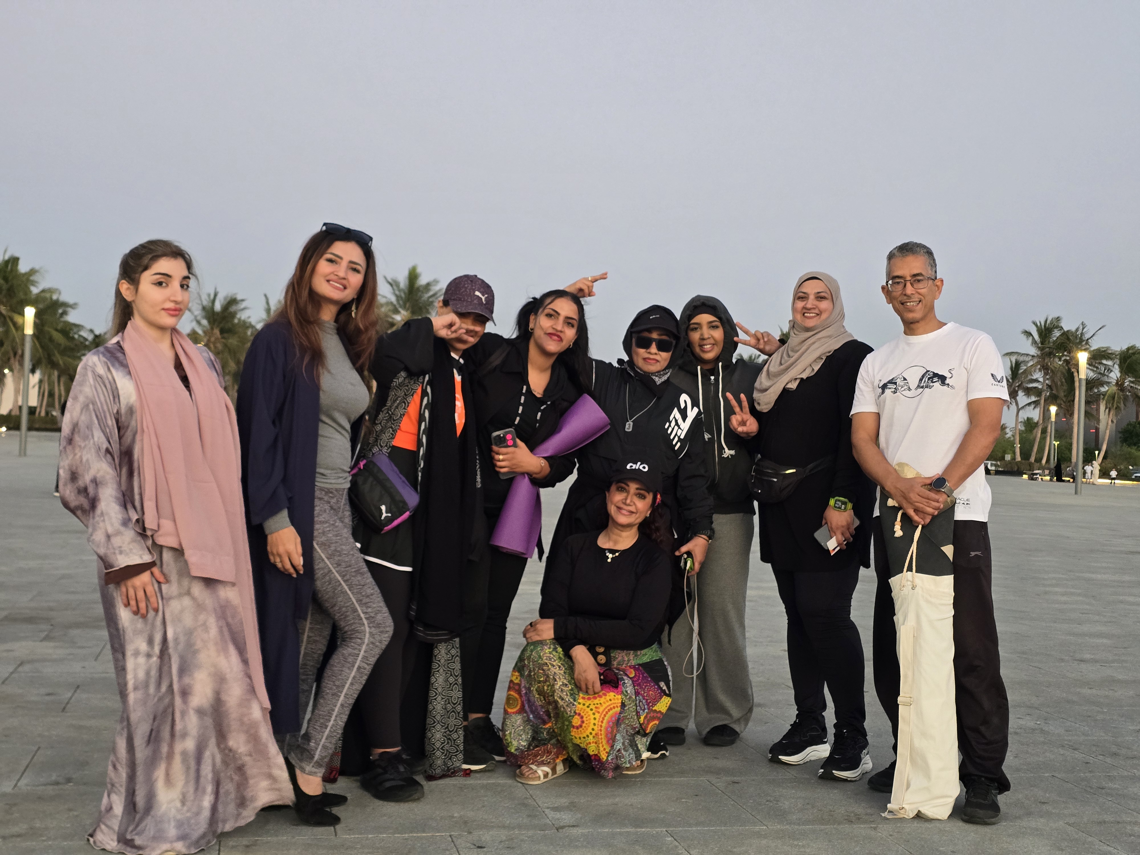 بمناسبة بدايه السنه الجديده دراج ابحر يشارك القنصلية الهندية فرحتهم 